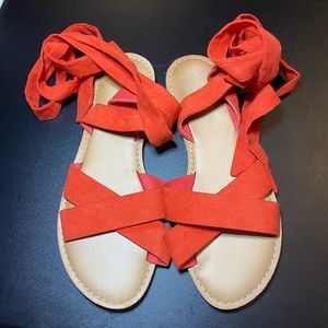 Like new Okd Navy Greek Sandal. Comfy soles and soft suede like straps. Sz 8 wmn